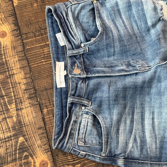 Distressed Blue Jeans - Picture 3 of 4